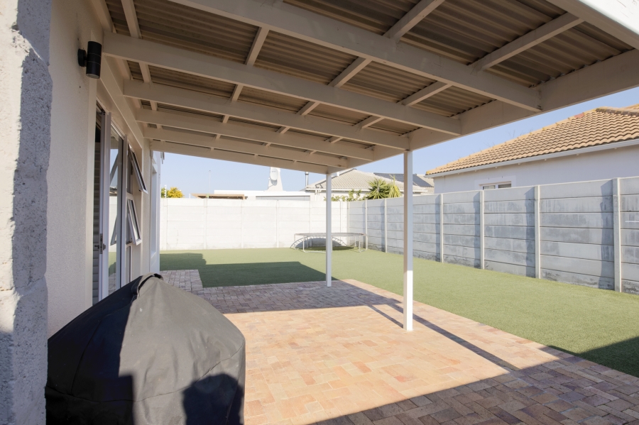 3 Bedroom Property for Sale in Sunningdale Western Cape